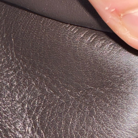 🔥 LOUIS VUITTON MAHINA LEATHER BLACK AMELIA WALLET🔥 - Picture 10 of 11